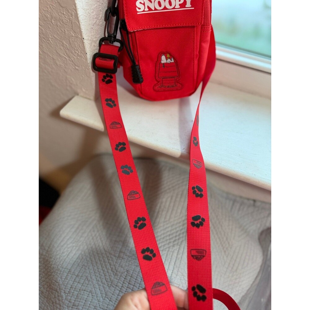 Snoopy Peanuts Retrospekt 35MM Crossbody Camera Bag NWT! - Picture 11 of 12